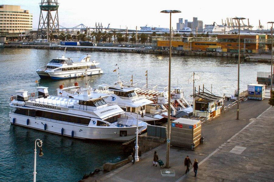 Barcelona: Boat Tour in Las Golondrinas - Tips to make the ride smoother and more comfortable
