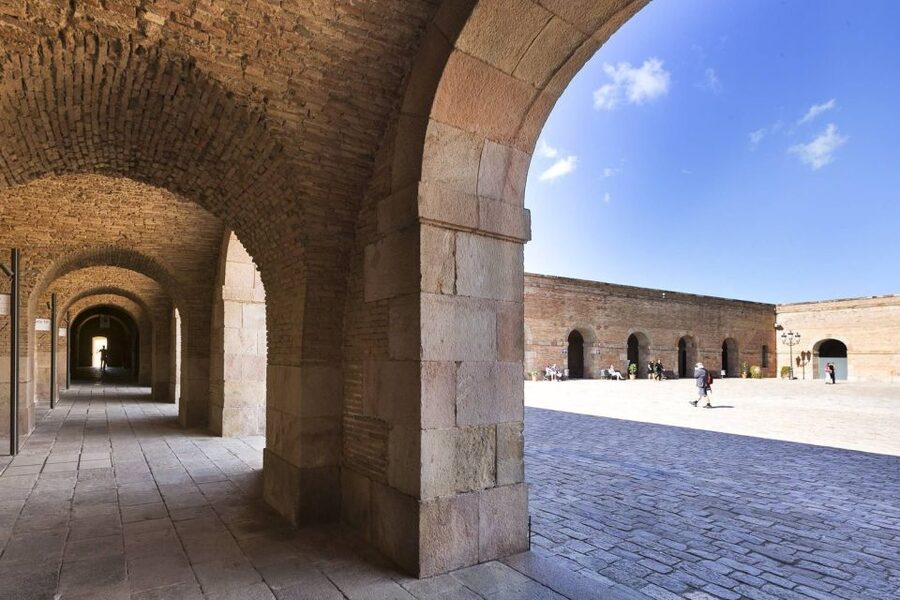 Barcelona Cable Car Sky Views, Magic Fountain & Castle Visit - Montjuïc Climb by Funicular and Cable Car for Sky Views