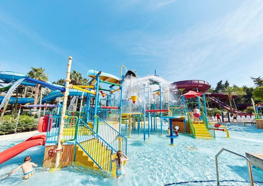Barcelona: Caribe Aquatic Park Full-Day Ticket with Transfer - Fast Entry Gets You into the Fun Sooner