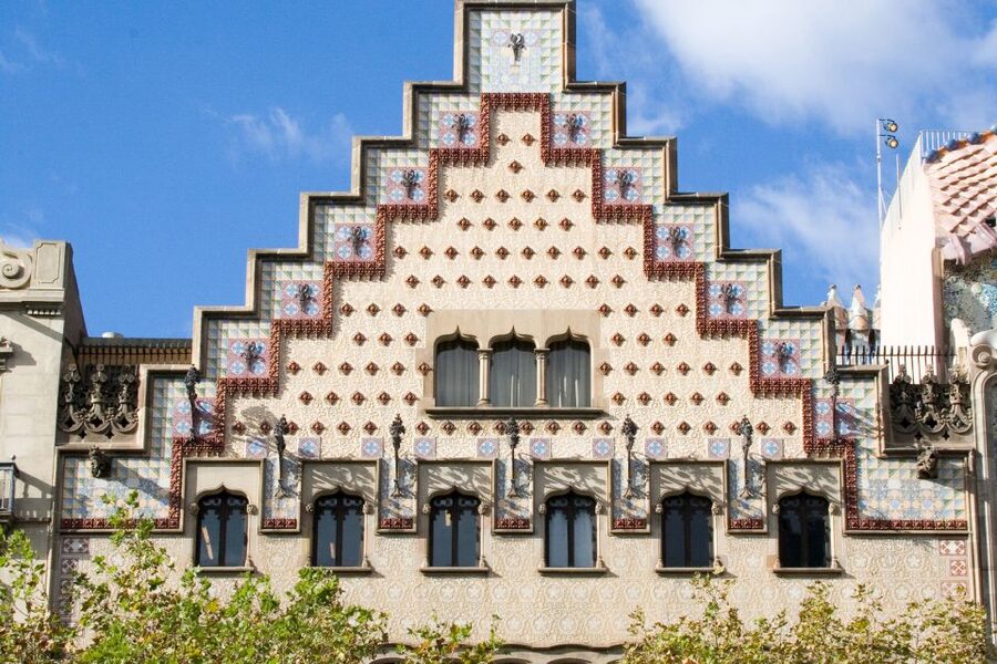 Barcelona: Casa Amatller Guided Visit with Chocolate Gift - The chocolate gift and the best chocolate-buying tip nearby