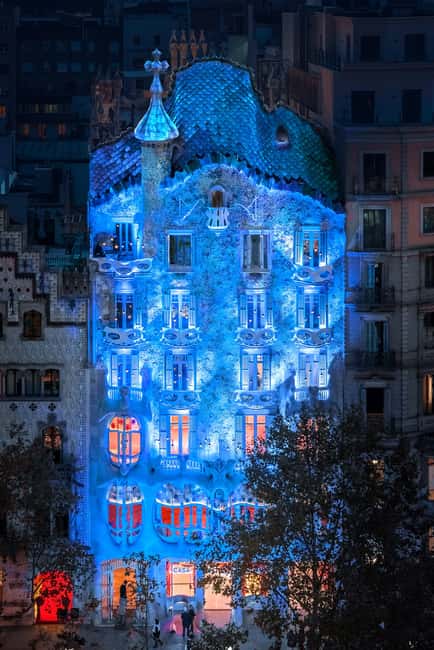 Barcelona: Casa Batlló 'A Winter Night' Experience - Gaudí Dome: the circular screen room that makes the story physical