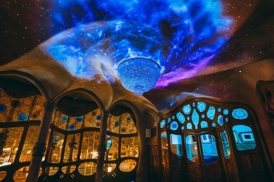 Barcelona: Casa Batlló 'A Winter Night' Experience - Audio guide in multiple languages: clarity without needing a crowd