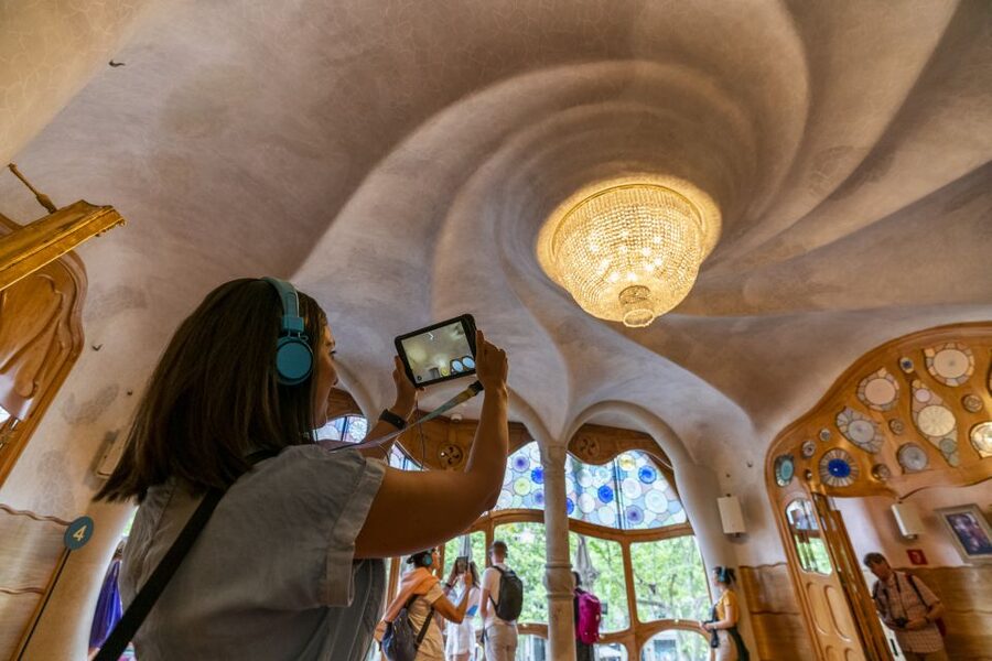 Barcelona: Casa Batlló Be The First Entry Ticket - Gaudí Dome: More Than a Thousand Screens Overhead