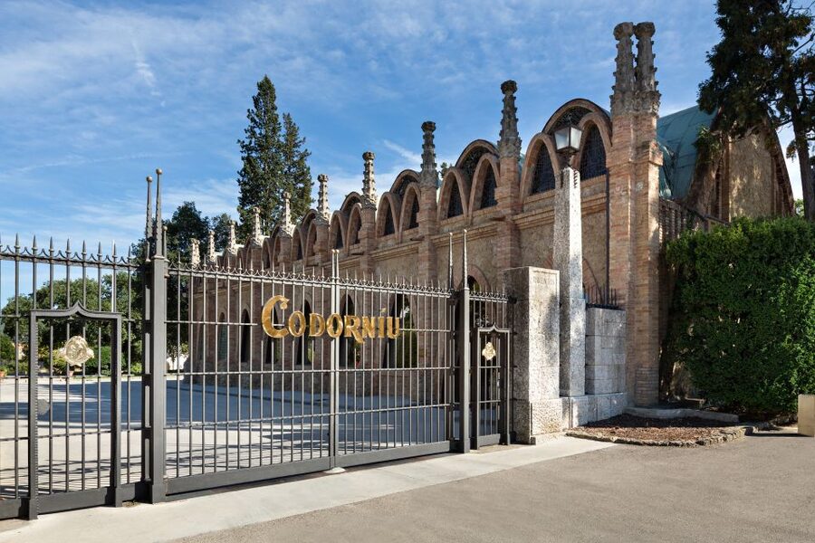 Barcelona: Casa Codorníu Guided Tour with Cava Tastings - Cava tastings at the end, with 3 chocolates for a reason
