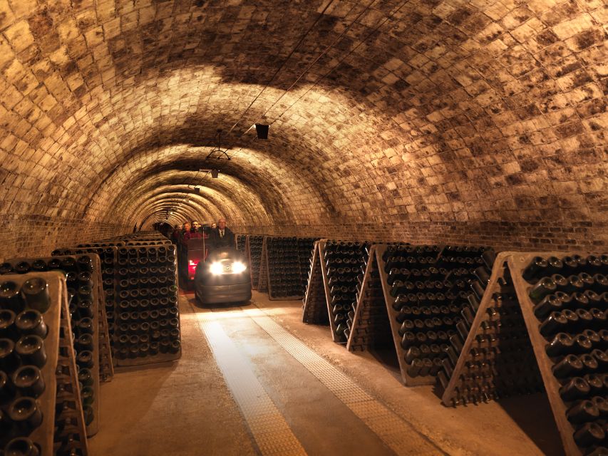 Barcelona: Casa Codorníu Guided Tour with Cava Tastings - Modernist architecture and the estate gardens