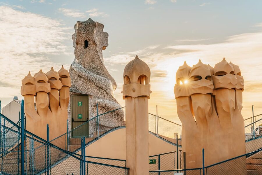 Barcelona: Casa Milà Early-Morning Access Guided Tour - The rooftop terrace payoff: views you can actually enjoy