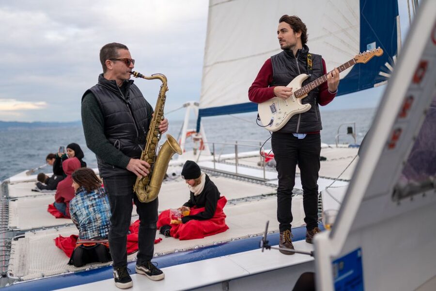 Barcelona: Catamaran Cruise with optional Live Jazz Music - Finding Moll de Drassanes, the easy way