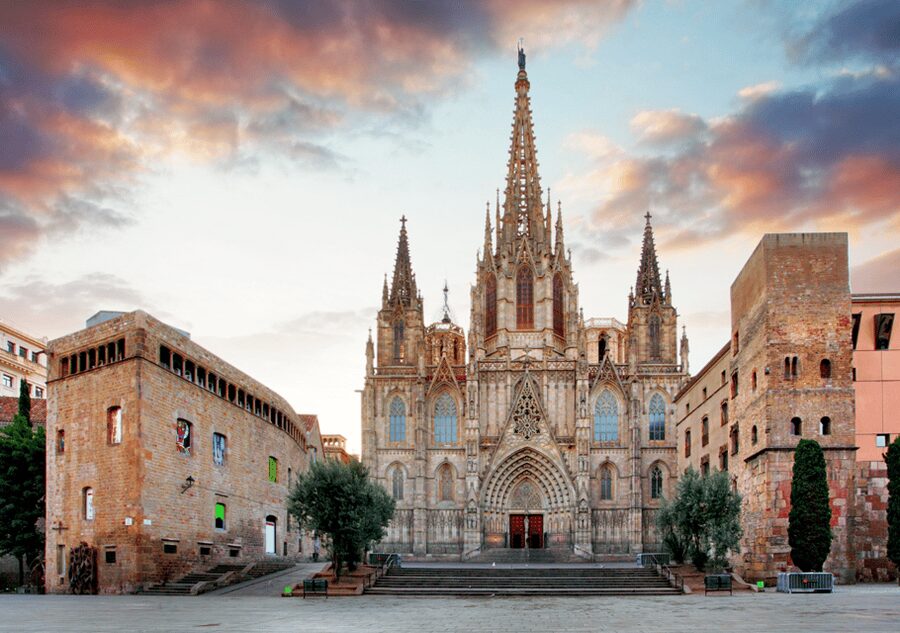 Barcelona Cathedral: Ticket, Guided Tour and VR Experience - Finding the meeting point at Pla de la Seu, and how not to waste time