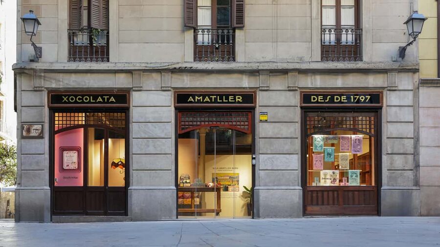 Barcelona & Chocolate Amatller History and Culture + Activity and Tasting - Making cocoa by hand: the workshop part that actually sticks