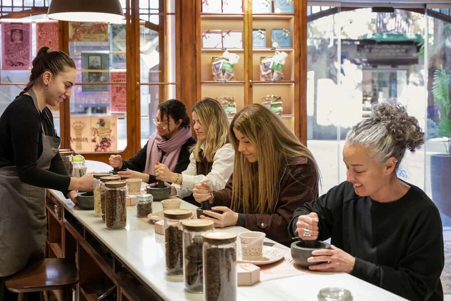 Barcelona & Chocolate Amatller History and Culture + Activity and Tasting - The 40 to 45-minute format: film first, then tasting, then hands-on cocoa
