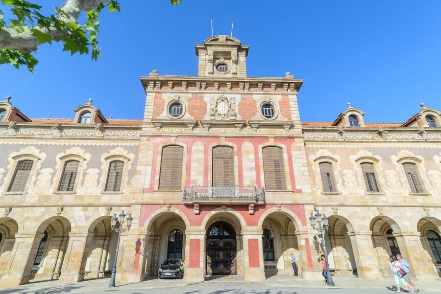 Barcelona: City and Seafront Guided Segway Tour - Muralla romana and Gothic Quarter lanes, how you get history without a slog