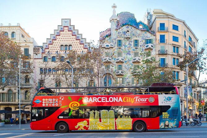 Barcelona City Tour Hop-On Hop-Off with Optional Boat - East route: Sagrada Família, Park Güell, Gaudí façades, and the harbor mood