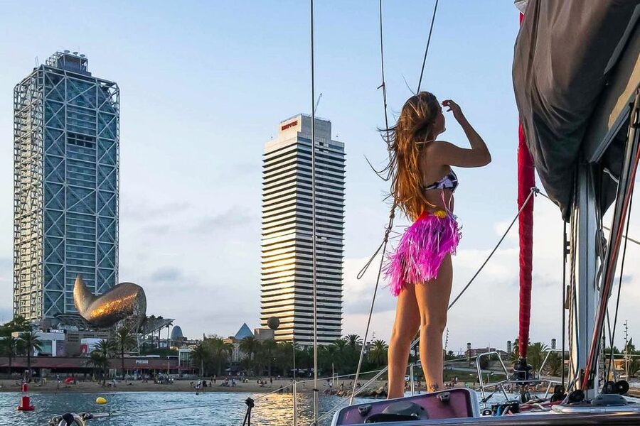 Barcelona: Coastline Boat Trip with Snacks and Cava - Should You Book This Barcelona Coastline Sail Trip?