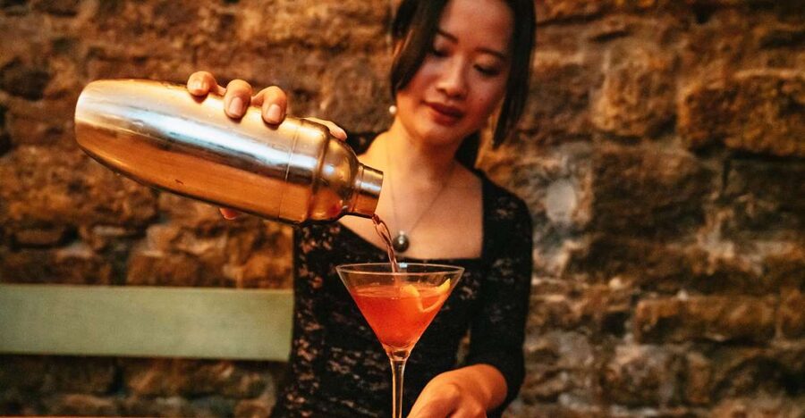 Barcelona: Cocktail Master Class by Mixologist with Tapas - Meet the Mixologist: High-Energy Storytelling That Sticks