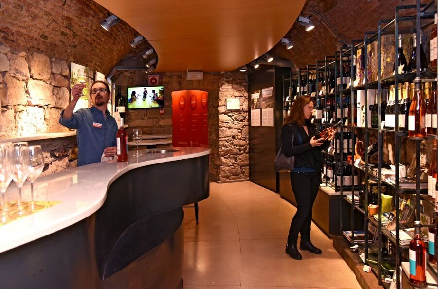 Barcelona: Columbus Monument - Small Extras: Wine Tasting and How to Think About Them