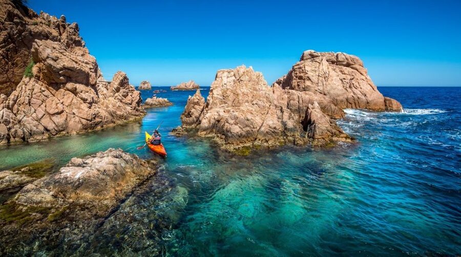 Barcelona: Costa Brava Kayak, Snorkel & Cliff Jump & Lunch - Weather, conditions, and when snorkeling may disappoint
