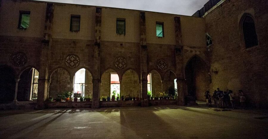 Barcelona: Dark History Night Walking Tour - Meeting Under Arc de Triomf, Then Turning El Born Streets Into Evidence
