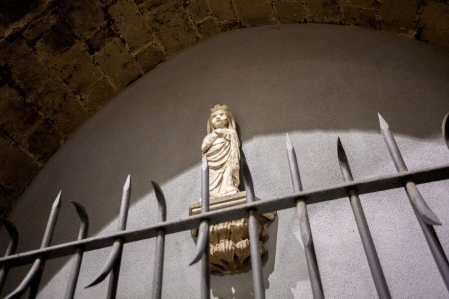Barcelona: Dark History Night Walking Tour - Executions, Dungeons, and Why Public Punishment Left Marks