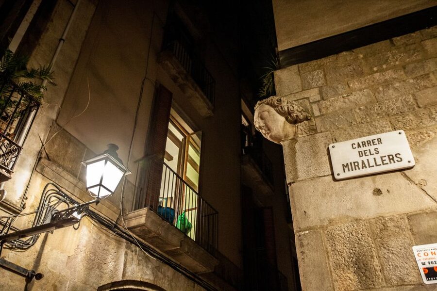Barcelona: Dark History Night Walking Tour - Pace, Time, and What the 2 Hours Really Feels Like