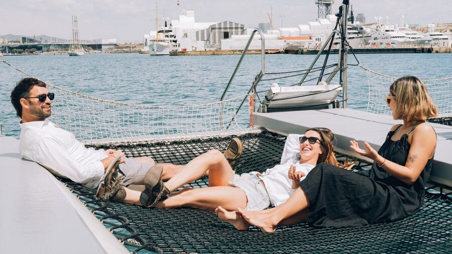 Barcelona: Daytime or Sunset Catamaran Cruise with Music - Comfort and what to bring for a 1-hour (or 90-minute) sea outing