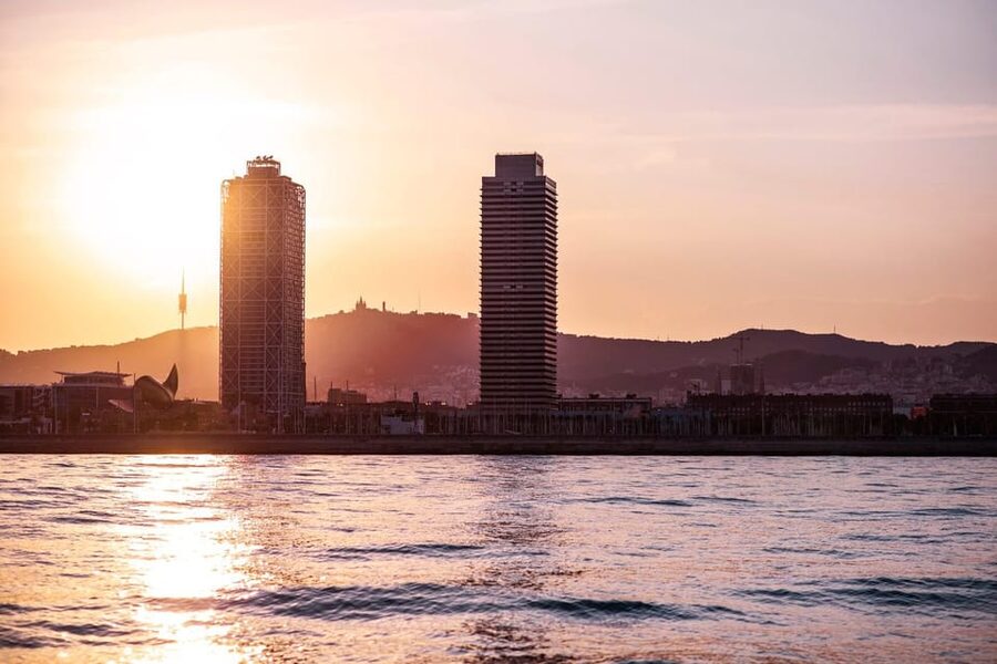 Barcelona: Daytime or Sunset Catamaran Cruise with Music - Where to meet and how to arrive without stress