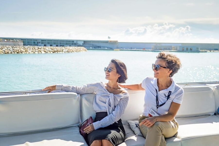 Barcelona: E-Bike Tour with Montjuic Cable Car & Boat Ride - Castle and photo viewpoint stops: why short breaks are worth it