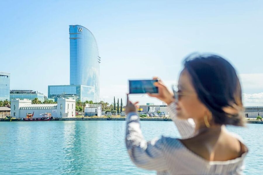 Barcelona: E-Bike Tour with Montjuic Cable Car & Boat Ride - E-bike around Barcelona: the assist does the heavy lifting
