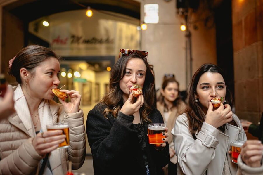 Barcelona: El Born Food Walking Tour with Tapas and Drinks - Key highlights to look for