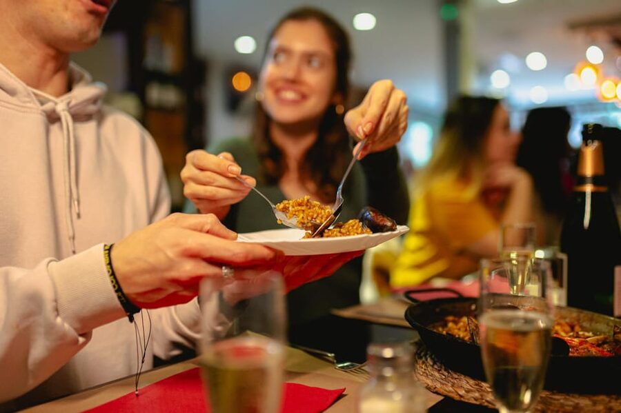 Barcelona: El Born Food Walking Tour with Tapas and Drinks - Cultural sights along the way: Roman traces and Santa Maria del Mar