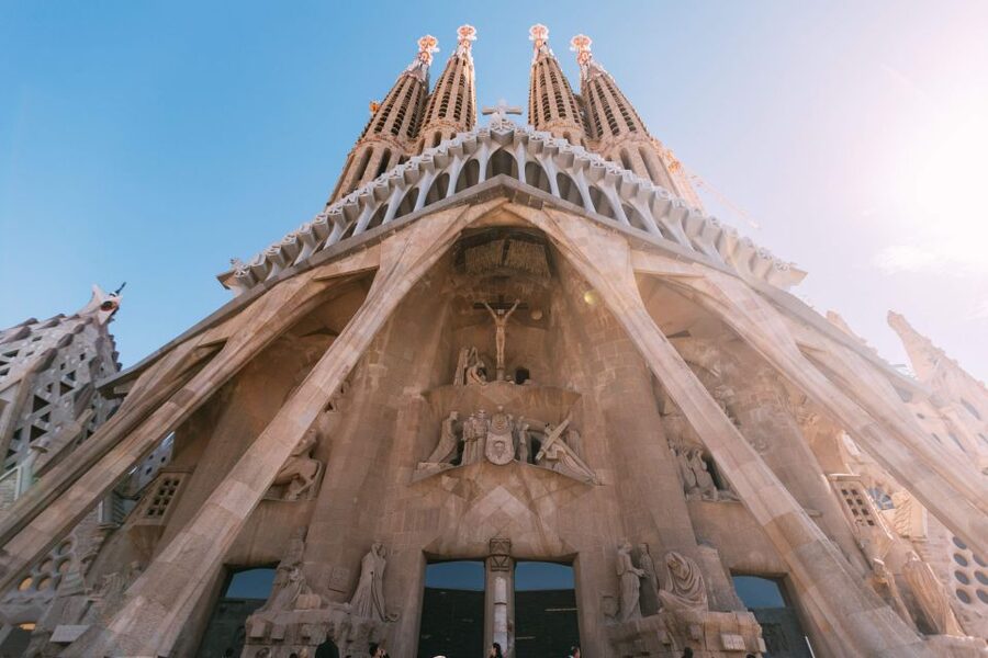 Barcelona: Exclusive Sagrada Familia Private Guided Tour - Key highlights you will feel right away