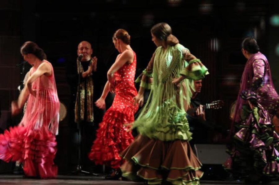 Barcelona: Flamenco at El Patio Andaluz with Optional Dinner - Entering El Patio Andaluz: The Small-Room Setup Matters