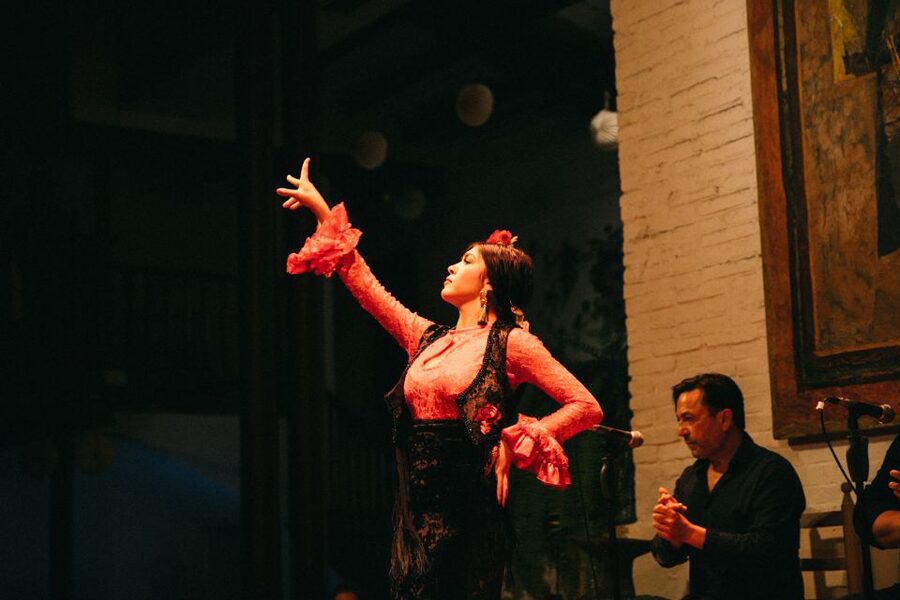 Barcelona: Flamenco Show with Dinner at Tablao de Carmen - Flamenco in an intimate tablao: why it feels spontaneous