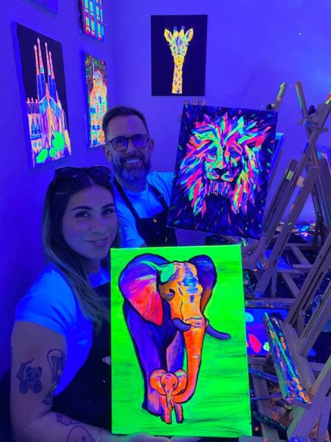 Barcelona: Fluorescent Paint and Wine Workshop - Key things you should know before you go
