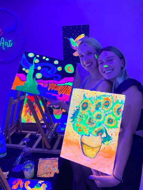 Barcelona: Fluorescent Paint and Wine Workshop - Instructors who actually guide: Aurora, Ines, Bea, Diana, and others