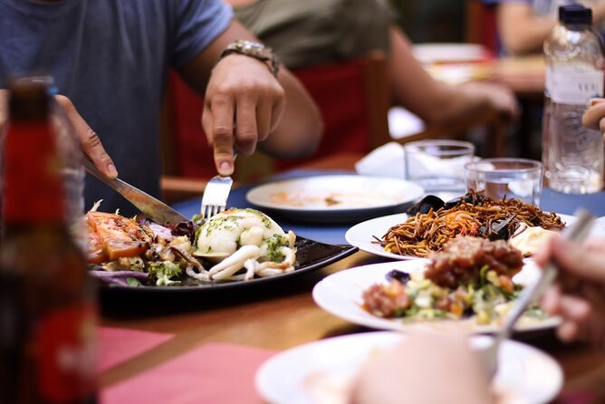 Barcelona Food Tour: Tapas, Paella, Sangria & 8+ Local Tastings - Catedral de Barcelona and the cloister with white geese