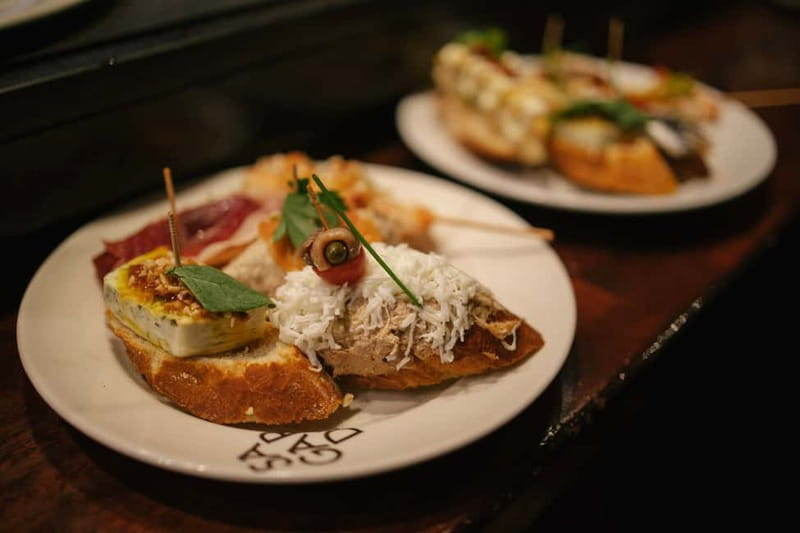 Barcelona: Food Walking Tour with Tapas and Wine - Practical tips so you enjoy every bite