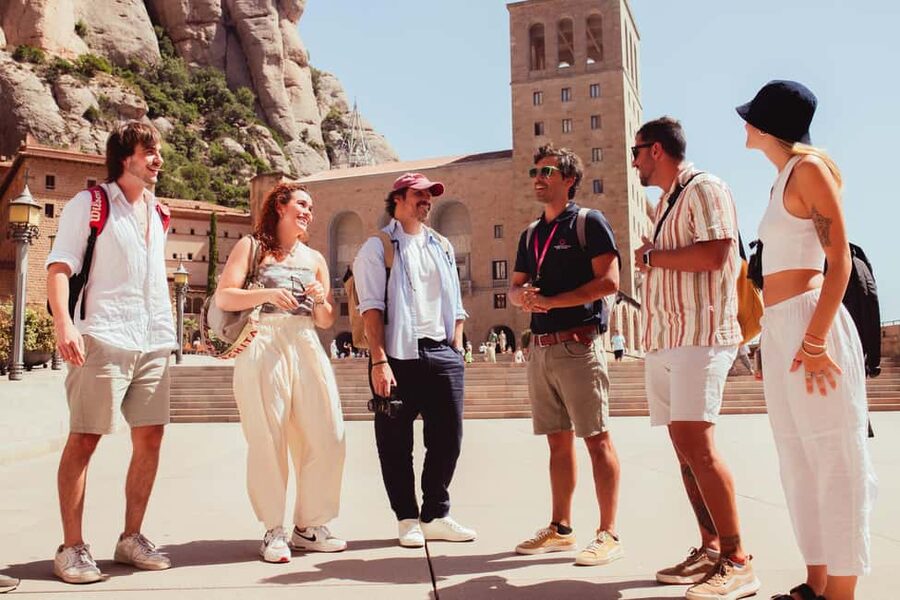 Barcelona: Full-Day Montserrat & Wine Small Group Tour - From Barcelona Norte to Montserrat: the day’s rhythm