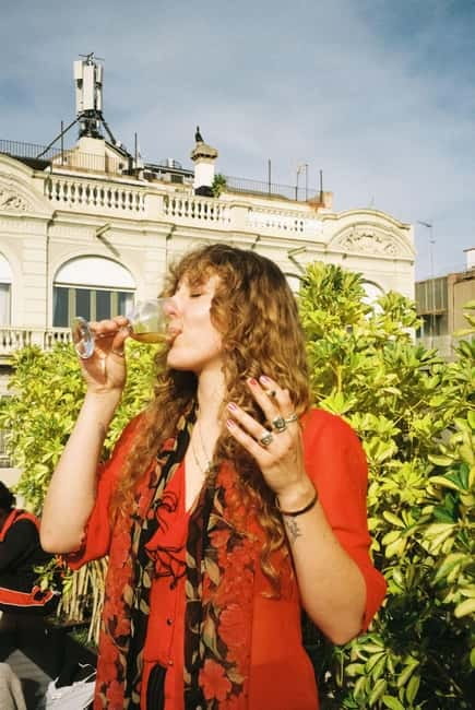 Barcelona: Fun & Unpretentious Rooftop Wine Tasting - Getting to the terrace: the simple meeting point that saves time