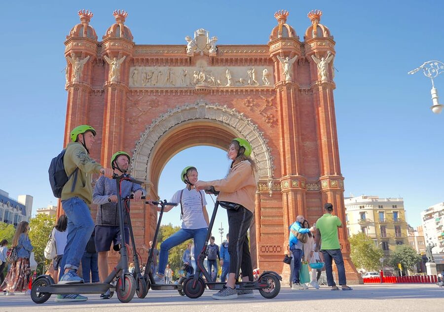 Barcelona: Gaudi Highlights Guided Tour by Electric Scooter - Passeig de Gràcia and Gaudí-style stops: what you actually get