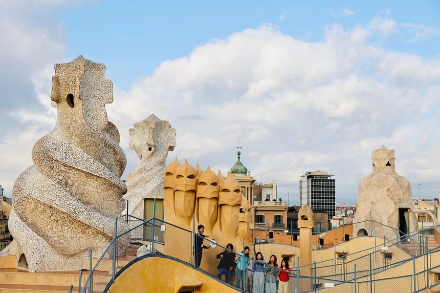 Barcelona: Gaudí Houses & Sagrada Familia Tour - Why this Gaudí day tour works so well in Barcelona