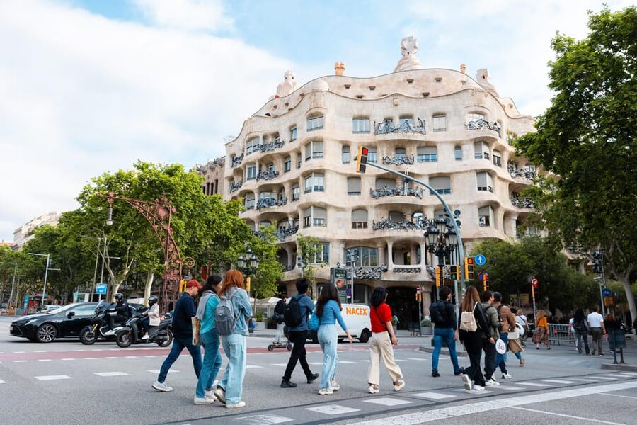 Barcelona: Gaudí Houses & Sagrada Familia Tour - Price and value: is $199 per person a smart buy?