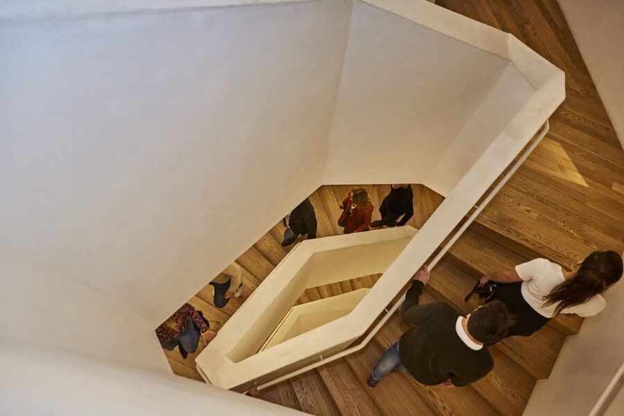 Barcelona: Gaudi's Casa Vicens Guided Tour - Languages, guide differences, and how to get the most out of it