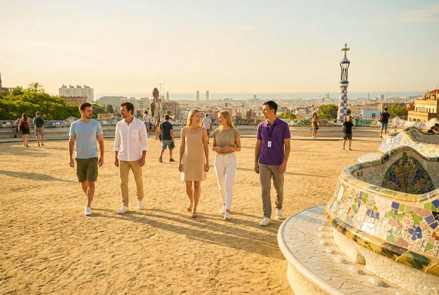 Barcelona: Gaudí’s Park Güell Tour with Fast-Track Ticket - Park Güell stop 1: the dragon staircase and El Drac