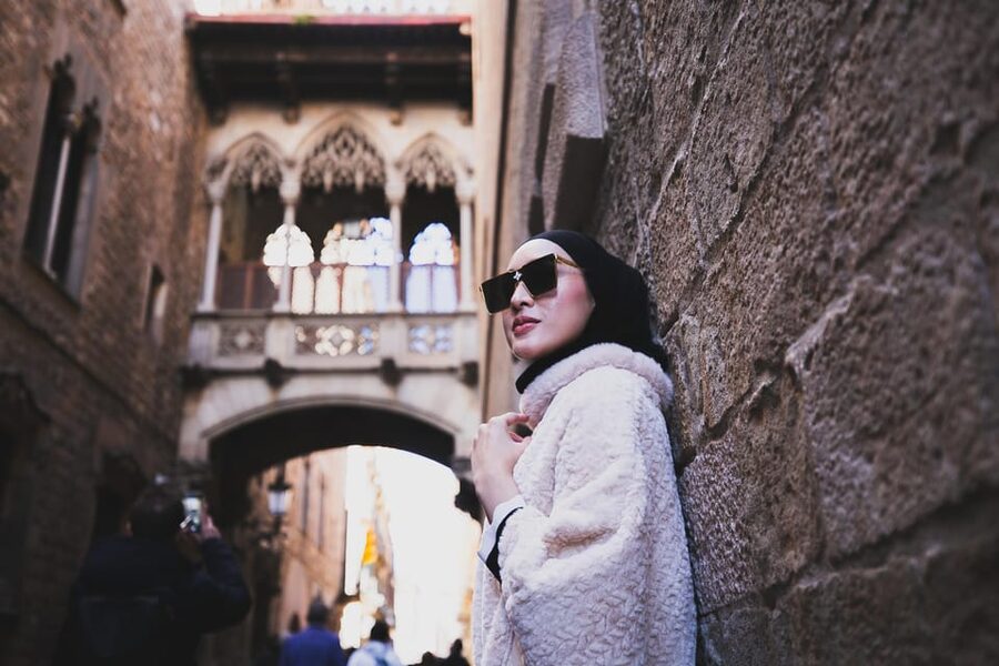 Barcelona: Gothic Quarter Private Photoshoot Experience - Where the value really comes from: time saved, quality gained