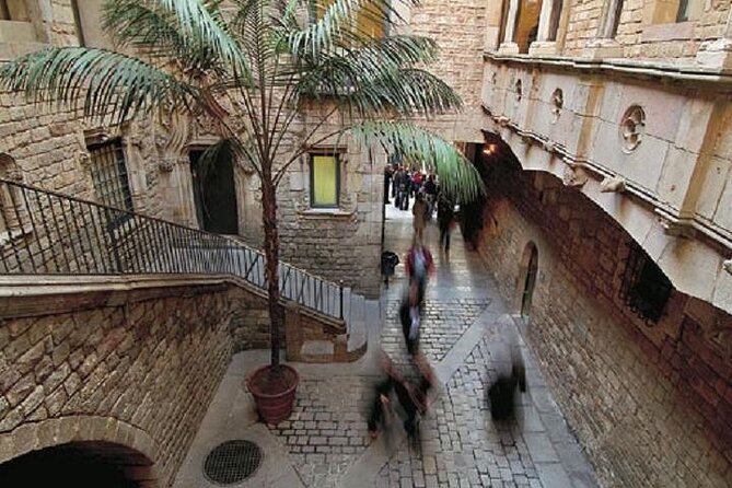 Barcelona: Gothic Quarter Walking Tour - Stop-by-stop style: what the stories point you toward