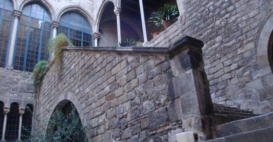 Barcelona: Gothic Quarter Walking Tour - What the guide does especially well: Johannes and the photo support
