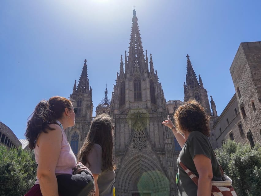 Barcelona: Gothic Quarter Walking Tour w/ Montjuïc Cable Car - The Montjuïc Cable Car Ride: One-Way Views You Can’t Replicate