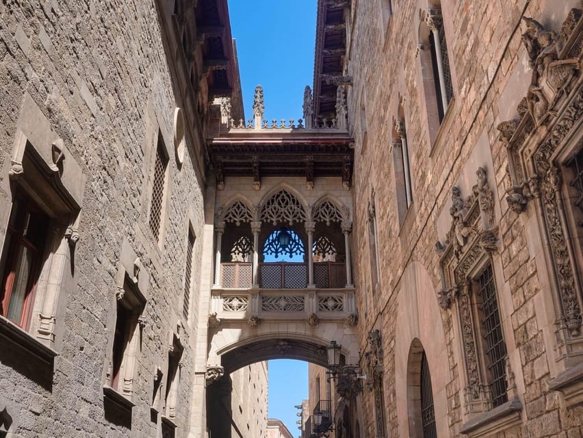 Barcelona: Gothic Quarter Walking Tour w/ Montjuïc Cable Car - El Born and the Gothic Quarter Walk: The Medieval Streets Beat