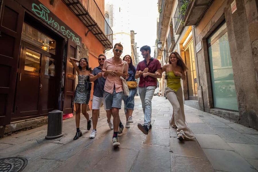 Barcelona: Gothic Quarter Walking Tour with 10+ Attractions - Key takeaways before you go