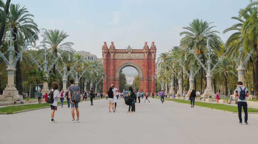 Barcelona: Guided Bike or E-Bike City Tour - Ciutadella Park, Arc de Triomf, and the best kind of break
